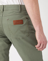 Męskie Spodnie Materiałowe Wrangler Greensboro Dusty Olive 112341466 W15Q018115